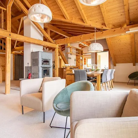 Penthouse Im Haus Padrun 公寓