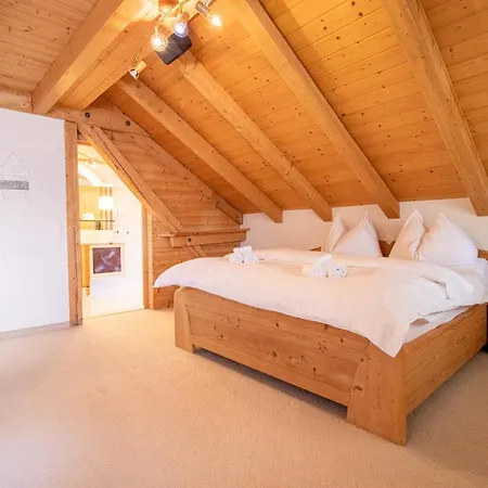 Penthouse Im Haus Padrun 公寓 *